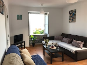 Apartemen, 1 kamar tidur, pemandangan sungai | Ruang keluarga