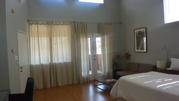 In-room safe, desk, iron/ironing board, free WiFi