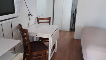 Deluxe Queen Room | 1 bedroom, down duvets, blackout curtains, iron/ironing board