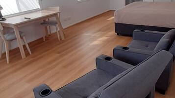 Cabin Studio Standard 2 rooms | 1 bedroom, down comforters, blackout drapes, iron/ironing board