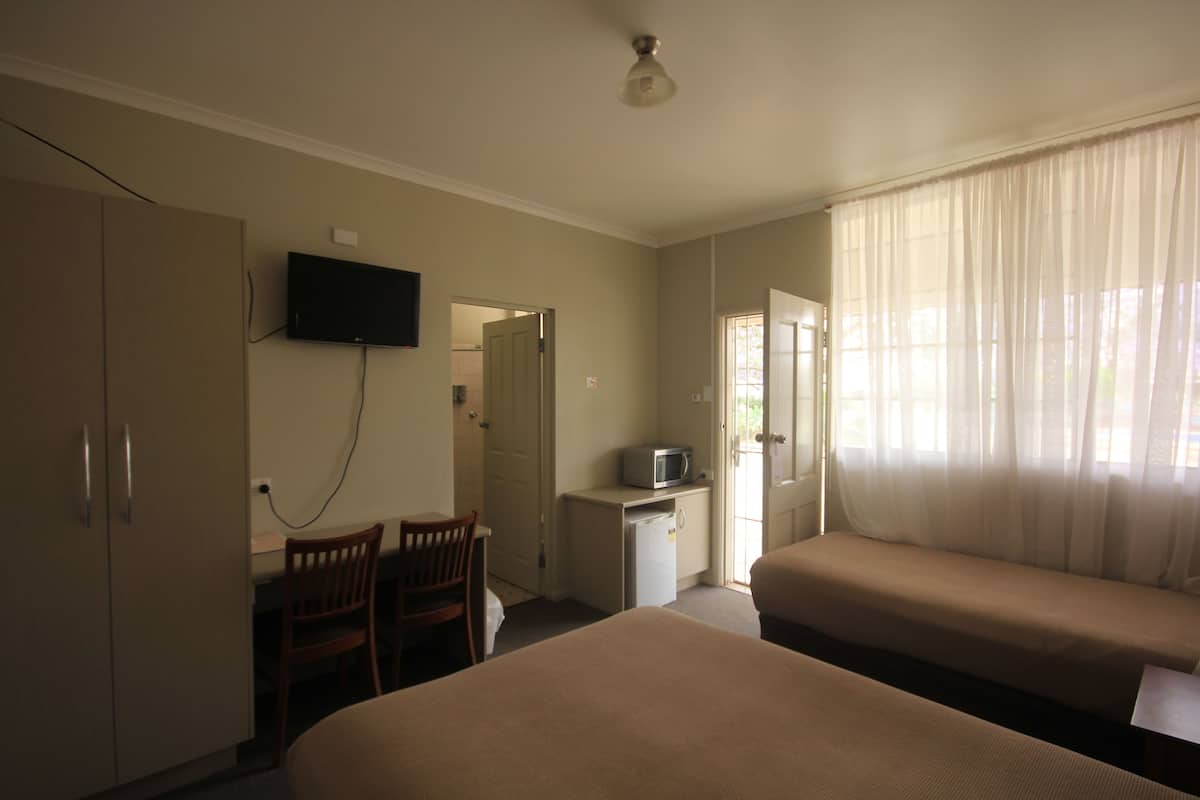 1 slaapkamer, donzen dekbedden, verduisterende gordijnen
