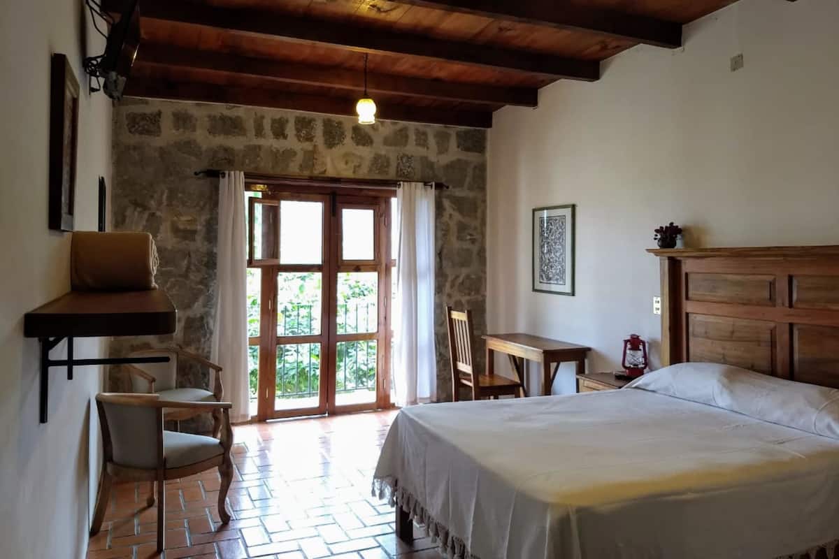 Classic Room, 1 Queen Bed, Non Smoking | Egyptian cotton sheets, premium bedding, free WiFi, bed sheets