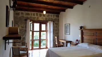 Classic Room, 1 Queen Bed, Non Smoking | Egyptian cotton sheets, premium bedding, free WiFi, bed sheets