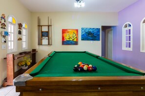 Game room - Paradise in Peruíbe. House for up to 25 people. 5 suites with air conditioning. (Vila Peruibe)