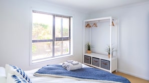 3 bedrooms, iron/ironing board, WiFi, bed sheets