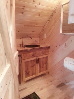 Sauna - Copper Cabin offers peace and privacy in the woods! (Merrillan)