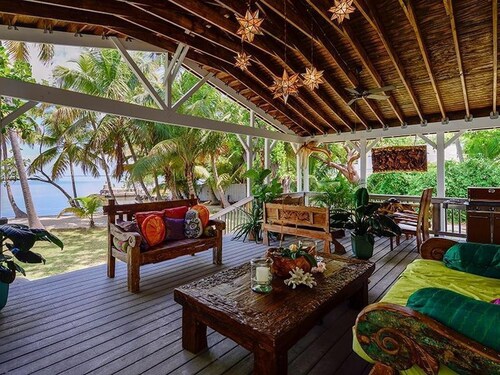 4 Bedroom Private Oceanfront House - Bahia
