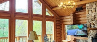 Log Home with Mountain view VERY PRIVATE!  Spa Sauna & Hot Tub "The Love Nest"