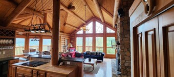 Log Home with Mountain view VERY PRIVATE!  Spa Sauna & Hot Tub "The Love Nest"