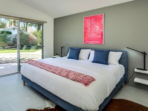 3 bedrooms, desk, iron/ironing board, free WiFi
