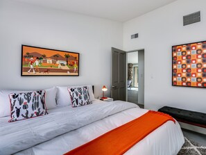 3 bedrooms, desk, iron/ironing board, free WiFi