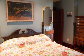 3 bedrooms, in-room safe, desk, iron/ironing board