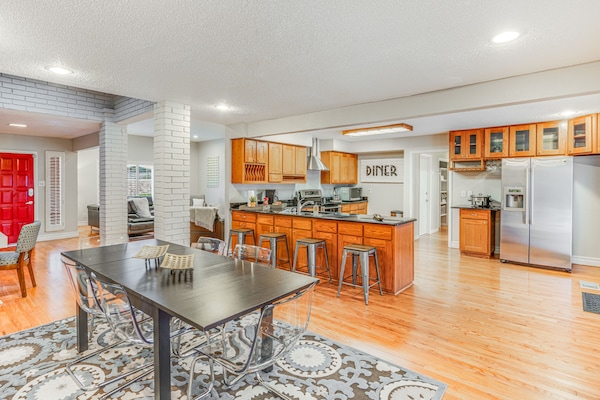 Beautiful hardwood floors and lots of accent lighting for ambiance