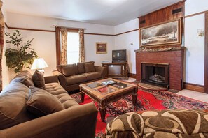 Smart TV, fireplace, DVD player, books