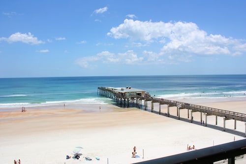 *Immaculate Ocean Front Condo w/great Rates at the Sunglow* in Daytona Beach 