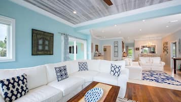 TV, DVD player, aparelho de som