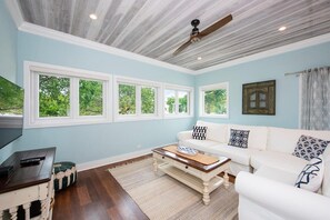 TV, DVD player, stereo - New Home w/Heated Pool on Prestigious Banks Rd (Governors Harbour)