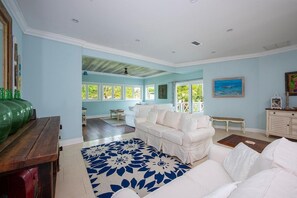 TV, DVD player, stereo - New Home w/Heated Pool on Prestigious Banks Rd (Governors Harbour)