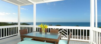 Condo w/Views, Beach, Htd Pool, Pickleball, Golf Cart,Gym, Walk to Restaurant