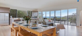 Aloha – absolute beachfront house