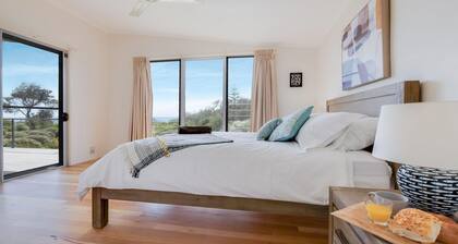 Aloha – absolute beachfront house