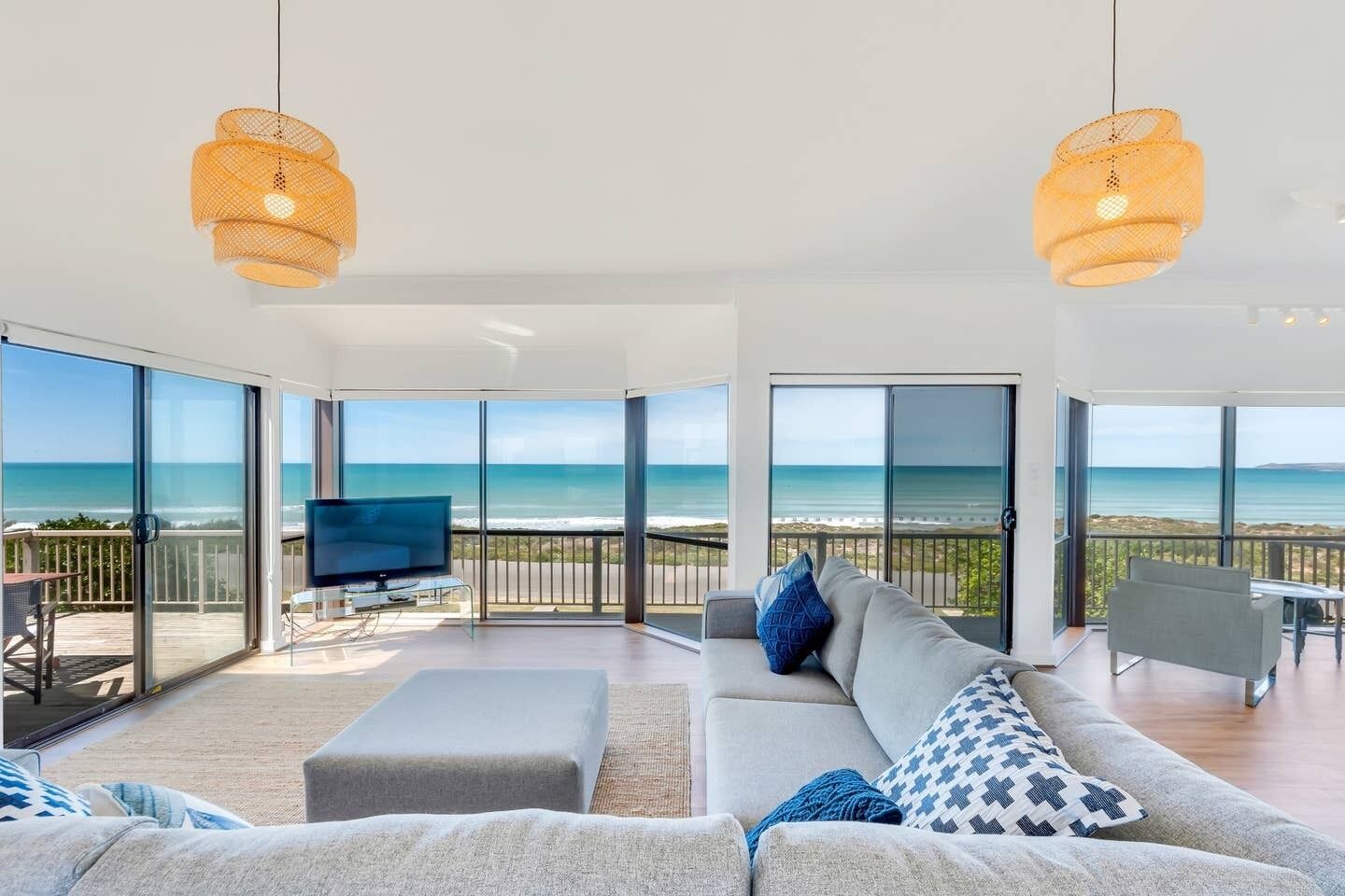 94 Surfers Pde Middleton - Wi-Fi - Beachfront