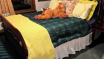 3 dormitorios, tabla de planchar con plancha, ropa de cama