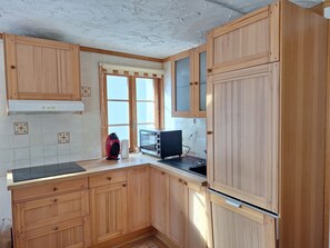 Kühlschrank, Ofen, Herdplatte, Geschirrspüler