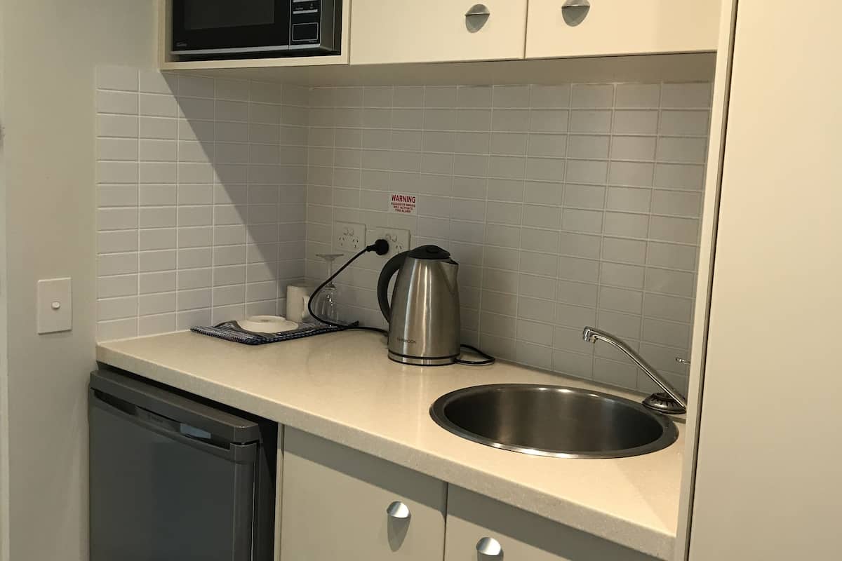 internal studio | private kitchenette | fridge, microwave, coffee/tea maker, electric kettle
