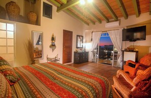 4 bedrooms, in-room safe, desk, iron/ironing board - Casa Romance Escondido (Puerto Vallarta)