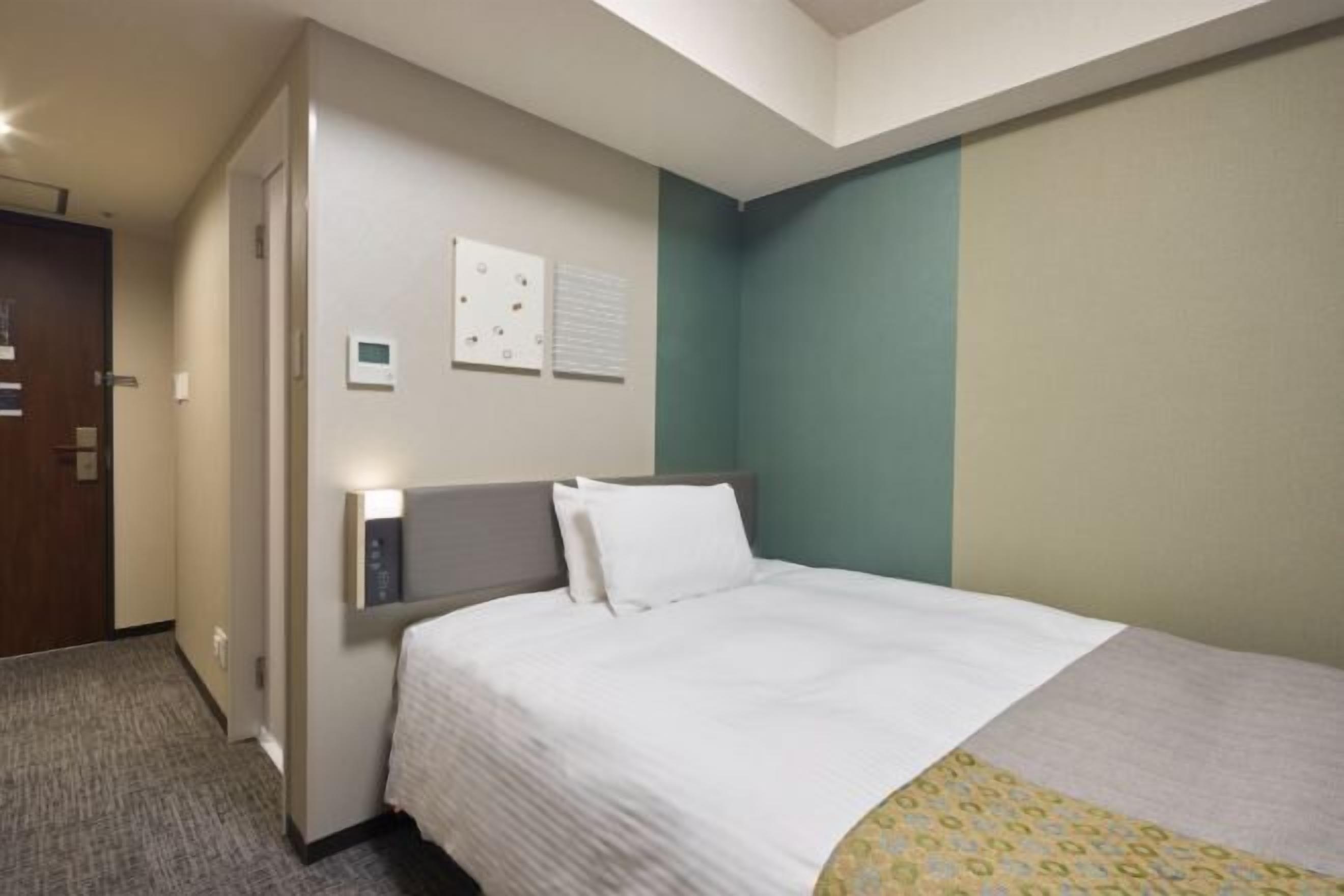 Bureau, fer et planche à repasser, accès au Wi-Fi (inclus)