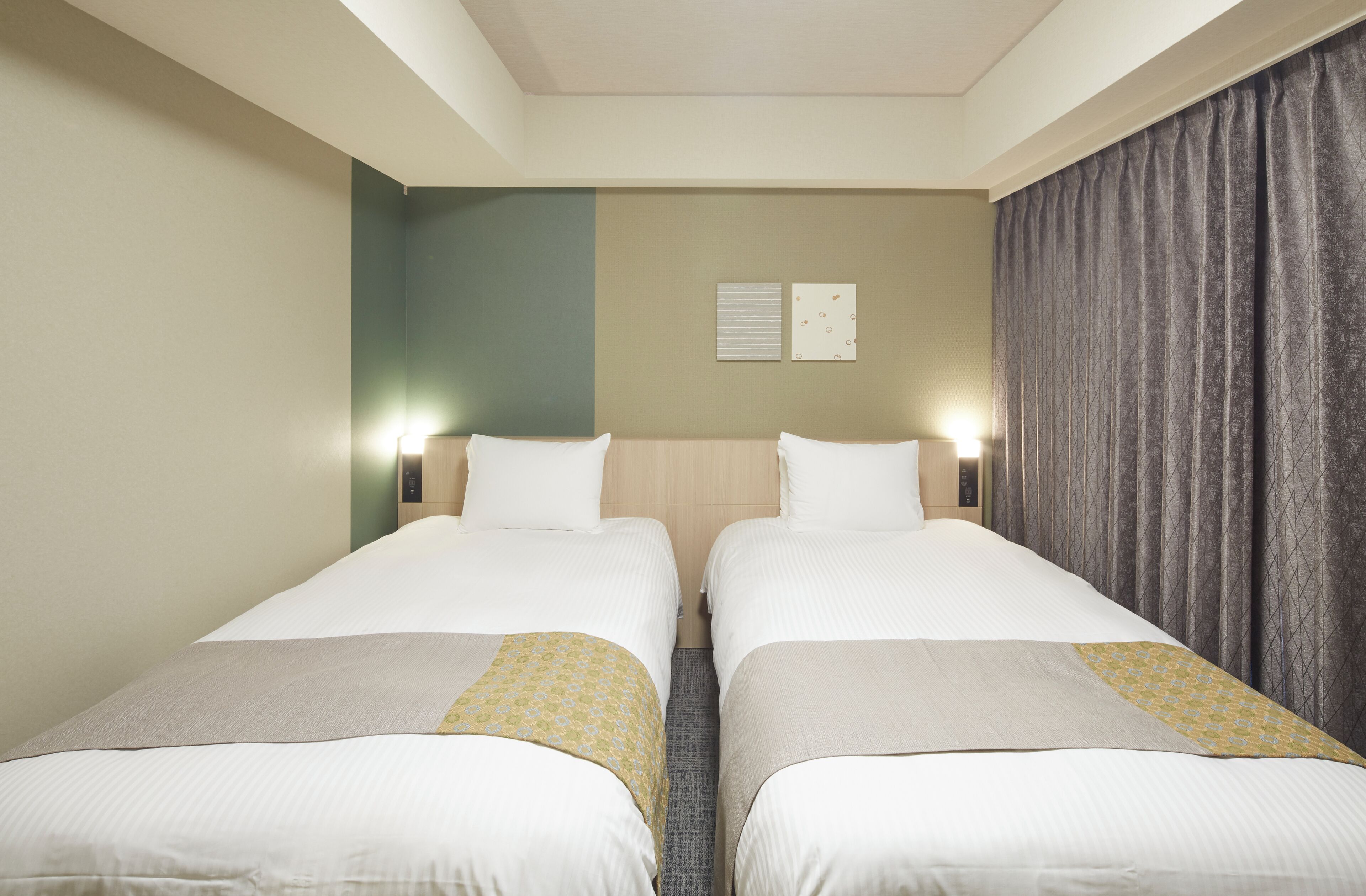 Phòng, không hút thuốc (Moderate, Smoking Floor) | Bàn, bàn ủi/dụng cụ ủi quần áo, truy cập Internet không dây miễn phí 