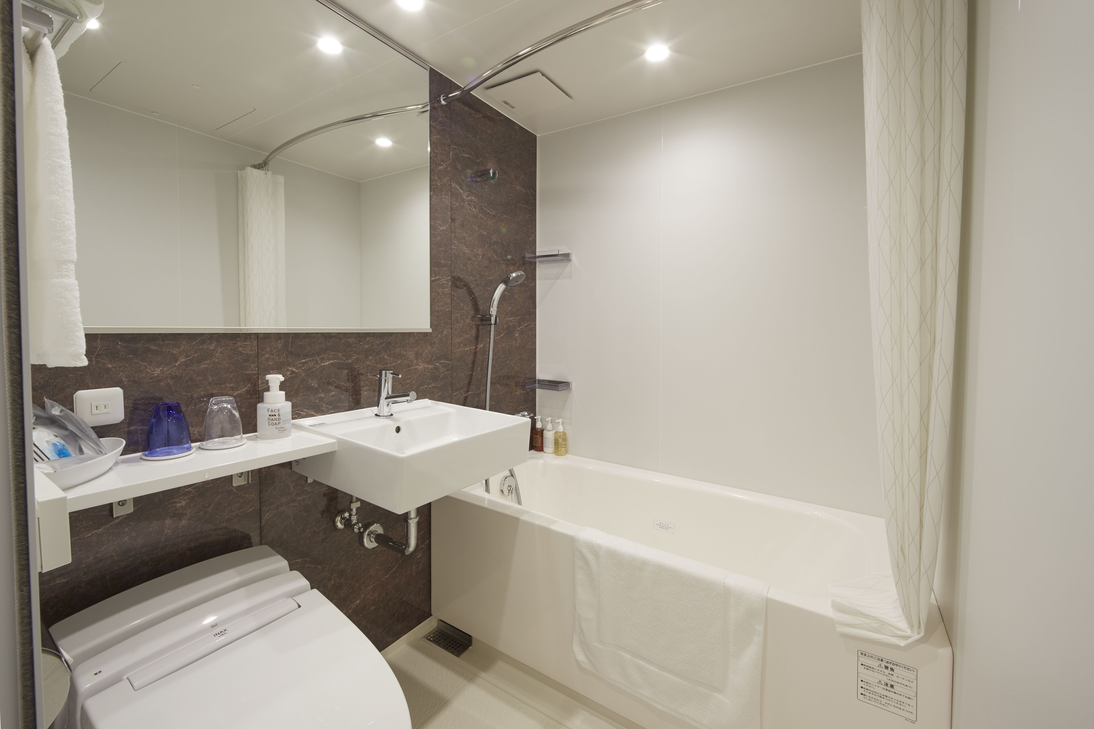 Combined shower/tub, free toiletries, hair dryer, slippers