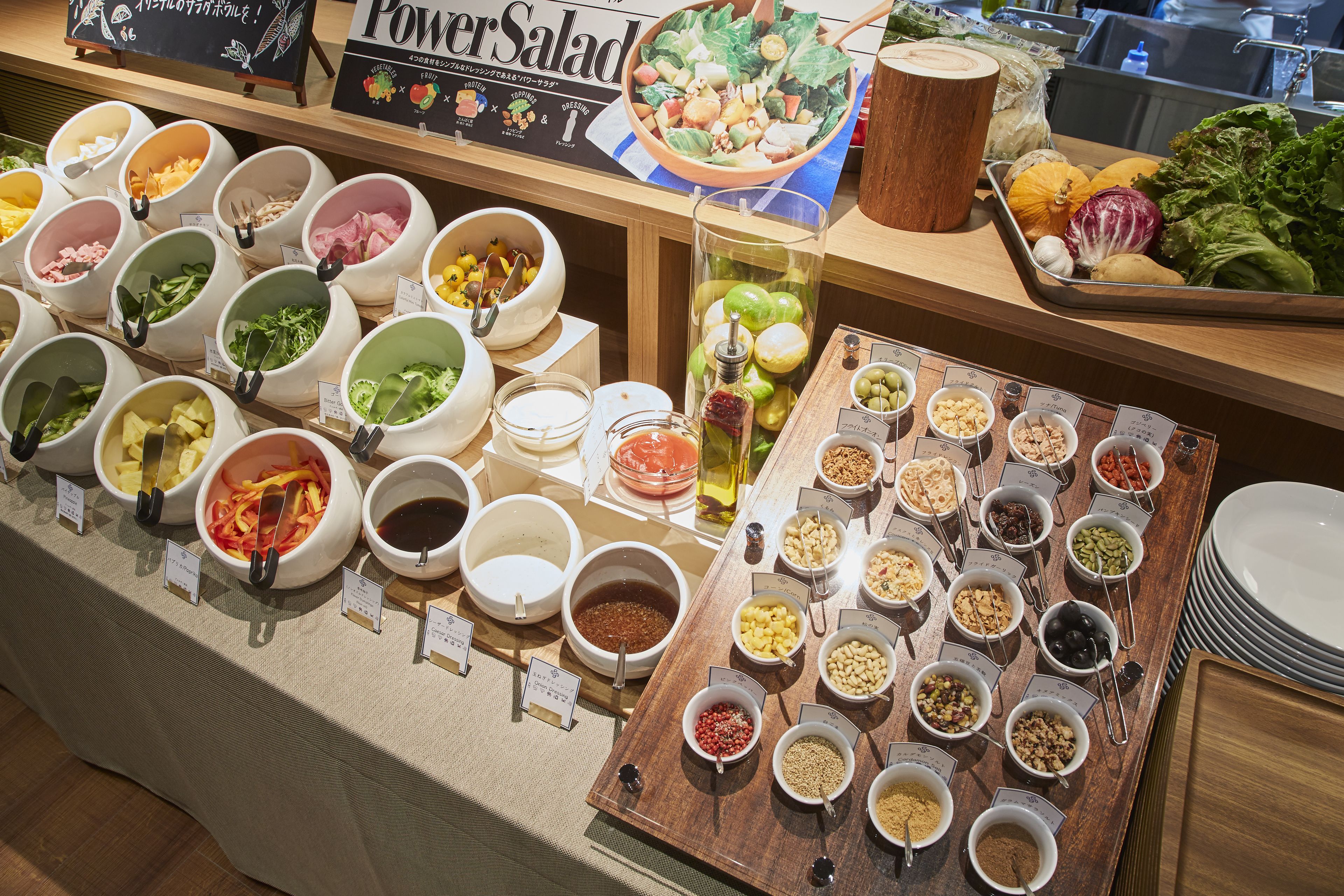 Petit déjeuner buffet (2000 JPY par personne)