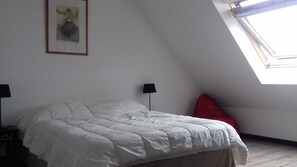 4 室のベッドルーム、アイロン / アイロン台、WiFi (無料)