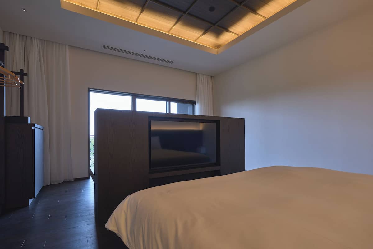 Suite, Bebas Asap Rokok (TWO BEDROOM) | 1 kamar tidur, seprai premium, minibar gratis, dan meja kerja