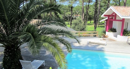 Luxury villa on Seignosse golf course, heated swimming pool, 2 terraces: golf & swimming pool
