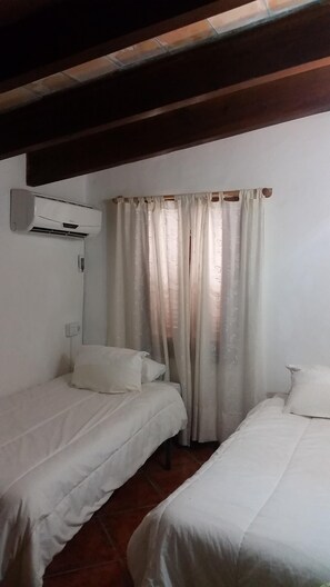 2 bedrooms, iron/ironing board, Internet, bed sheets