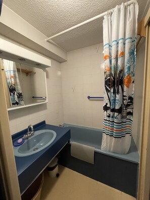 Badewanne, Haartrockner