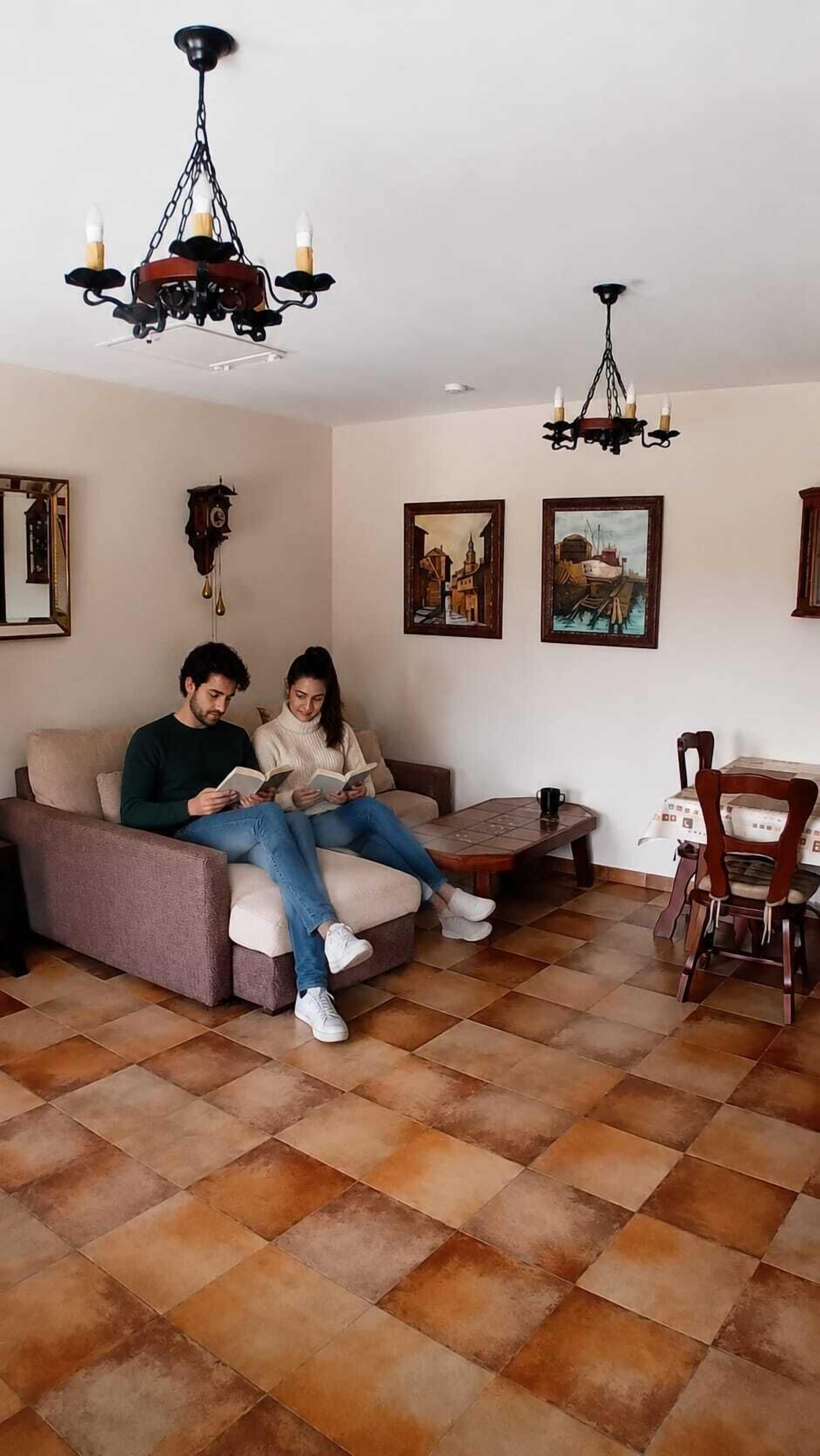 Smart TV, fireplace