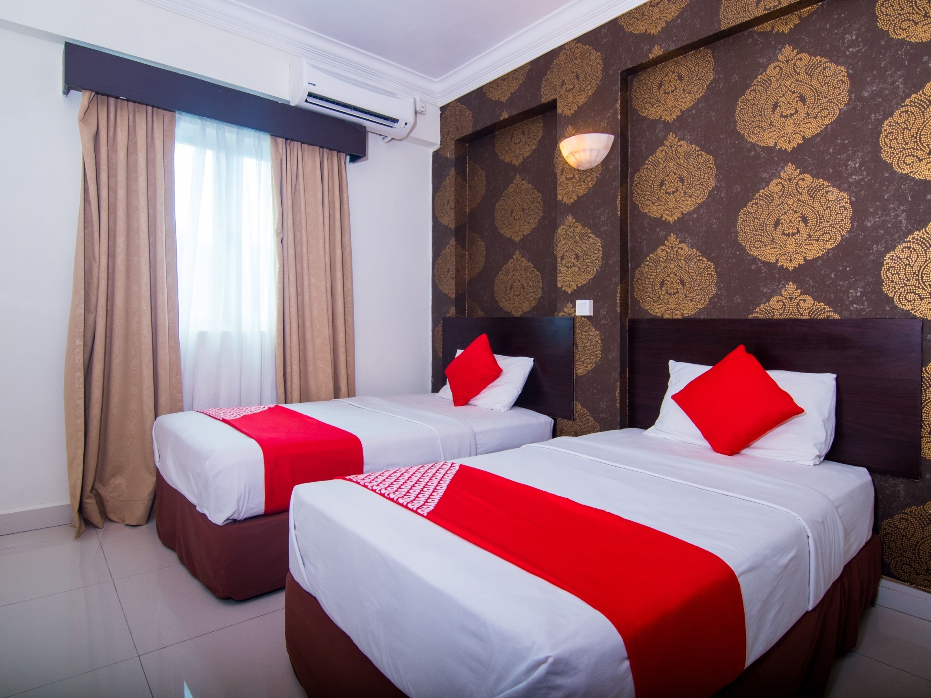 deluxe twin room | free wifi, bed sheets