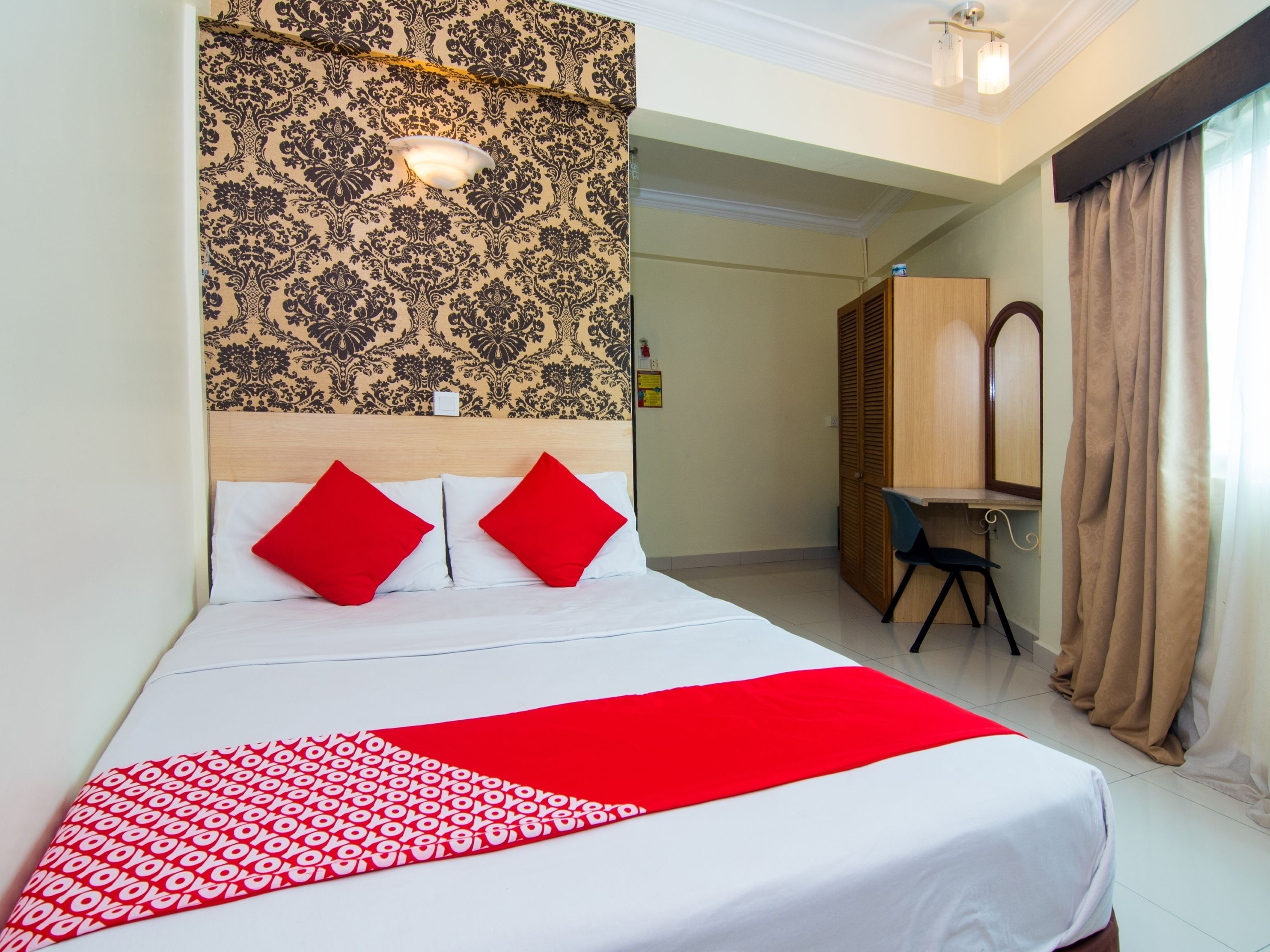 deluxe double room, 1 queen bed | free wifi, bed sheets