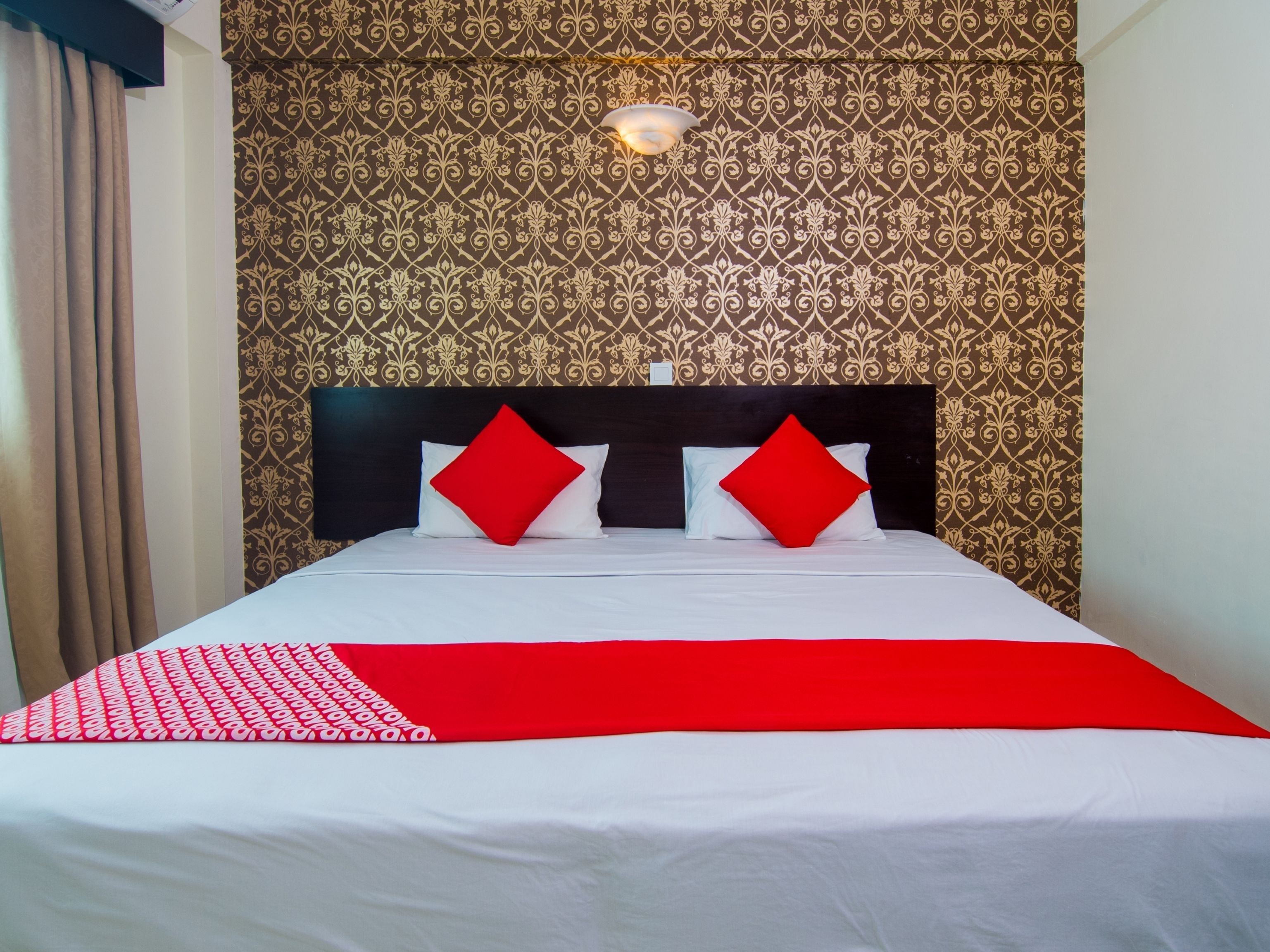 deluxe double room, 1 king bed | free wifi, bed sheets