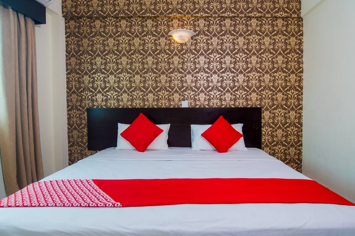 Deluxe Double Room, 1 King Bed | Free WiFi, bed sheets