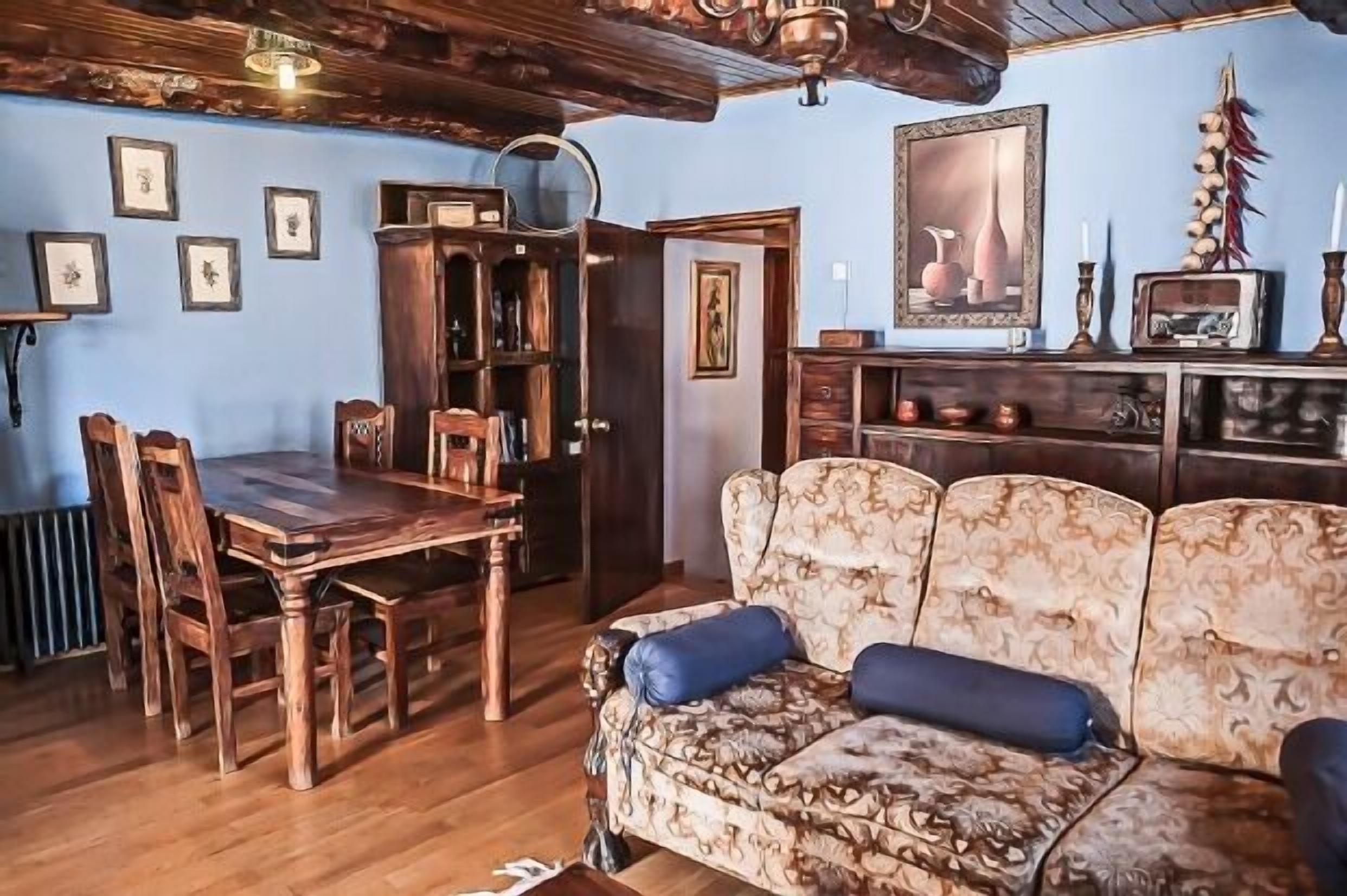 TV, fireplace, DVD player, books