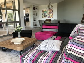 TV - CHARMING VILLA IN BONIFACIO STONES (BONIFACIO)