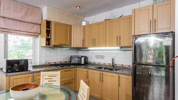 Fridge, microwave, coffee/tea maker, electric kettle