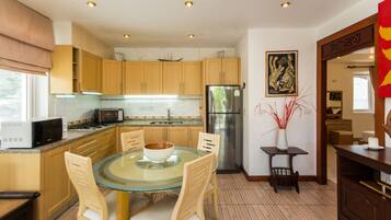 Fridge, microwave, coffee/tea maker, electric kettle