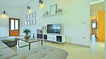 Smart TV, foosball, table tennis