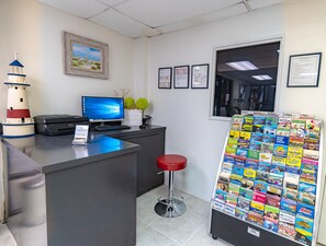Quầy tiếp tân